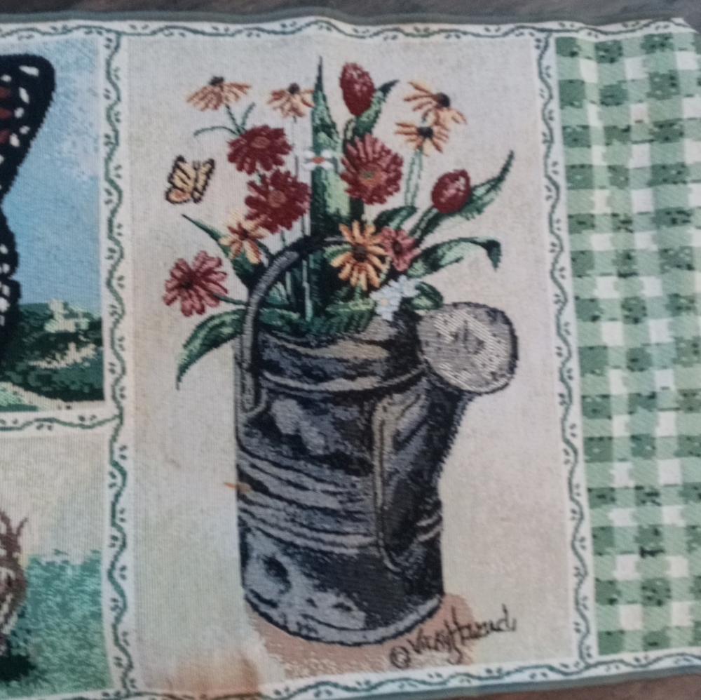 Spring/Easter Tapestry Table runner - Picture 8 of 10